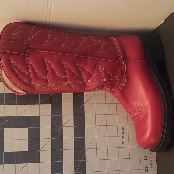 JOHN FLUEVOG "COWBOY HIGH" RED  BOOTS. WOMAN'S SIZE 9. EXCELLENT USED COND. - Picture 12 of 12